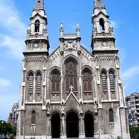 Vista Aviles, Centrico Y Con Parking